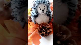 Jeż Pom Pom z resztek włóczki, z pomponów 🍂🦔🍁  DIY #shorts #jez #pompon #jakzrobic