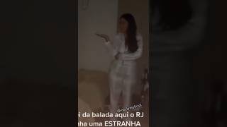 A menina desconhecida no quarto de hotel