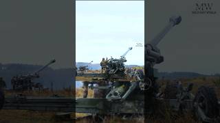 Italian artillery fires FH70 at NATO Dynamic Front 25 exercise