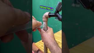 Cómo reparar una tubería rota con silicona caliente #tubería #diy #tools #ideas #facavocemesmo