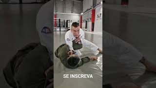 Alguém sabe qual o nome dessa finalização de jiu-jitsu? @chokes_and_more