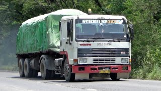 Truk Pengangkut Semen di Tanjakan Sukun Tuban