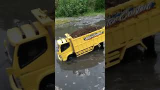 Mobil truk canter hdx terjang banjir #trukcanter #dumptruck #trukhino #trukfuso