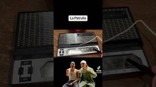 La Patrulla Peso Pluma Neton Vega en el Stylophone