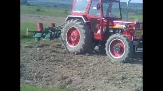 Campanie de semanat porumb 2012 :Tractor UTB680 si SPC4