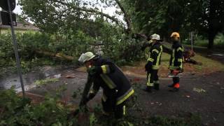 Aufräumarbeiten nach dem Unwetter in Gießen