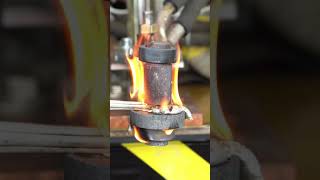 Melt aluminum spoon with electric shock - Experiment Crazy Transformator ! #Shorts