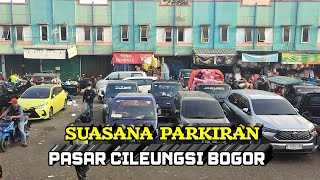 Suasana di parkiran pasar cileungsi di pagi hari 2024