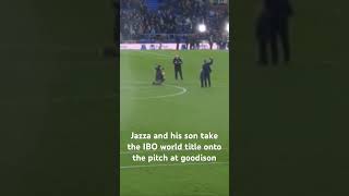 Jazza enters the pitch #Everton