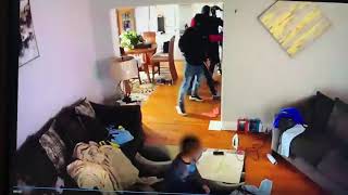 Home invasion - South Bend, Indiana - Kid fights off four armed robbers