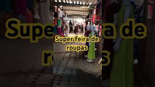 Feira de roupas enorme