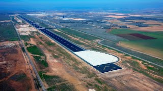 Page, contra el centro de inmigrantes en el aeropuerto de Ciudad Real