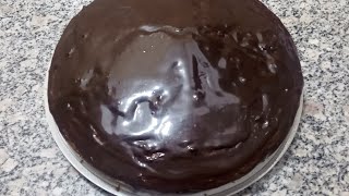 كيكة🍰الشوكولاتة🍫الإسفنجية🍞بصوص خطيرة👍و بمكونات بسيطةوطريقة ساهلة