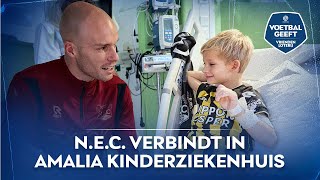 N.E.C. zorgt voor verbinding met bezoek aan Amalia Kinderziekenhuis | #VoetbalGeeft