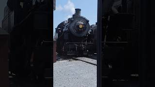 N&W 475 Runs around Train