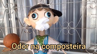 Odor na composteira.