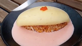 Look At how Beautiful Those Runny Omelette Unfolds On The Japanese Omurice [FULL VIDEO]