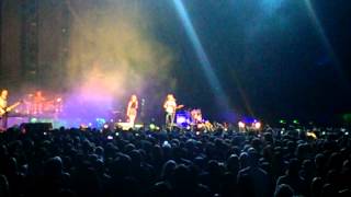 Paramore -  Misery Business (snippet) - Alison on stage - Live Perth 16/1/14 - HTC One 1080p Test