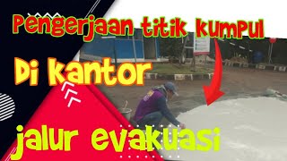 Proses pengerjaan titik kumpul di perusahaan kantor