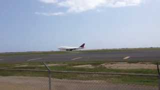 Delta Airlines 747-400 takeoff from Honolulu intl.