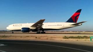 United & Delta 777 taxing at LLBG