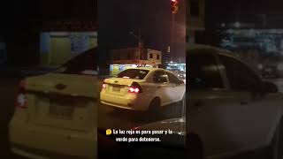 taxis se pasan la luz roja