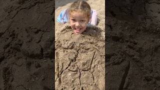 🏖️PLAYING WITH SAND! 🏝️BEACH FUN 🌊🌊@LizaStarDance #kidvlog #kidvlogger #kidsvideo #dancekid