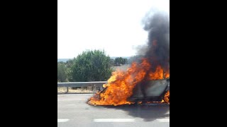 Monopoli, fiamme sulla Statale 16: auto prende fuoco durante la marcia