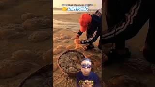 Respect ‼️ KARENA KAKAK INI BAIK BANGET #fishing #oceanrescue #beach  #crab #shorts #reaction