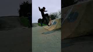 treflip on the sketchy DIY ramp #skateboarding #360flip #treflip #360 #uk #diy #sketchy #sendit