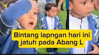 BINTANG NYA LAPANGAN ADALAH ABANG L SETUJU GAK NIH  PINTER NYANYI LAGU KEBANGSAAN DG PENGHATAN NYA