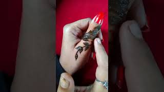 Negative mehndi design ||reverse mehndi design ||lovely fingers mehndi designs #shorts #ytshorts