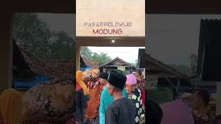 SUASANA PASAR MODUNG DI PAGI HARI