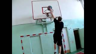 Мой первый данк в 16 лет. рост 180. My first dunk at 16. height 5.11.