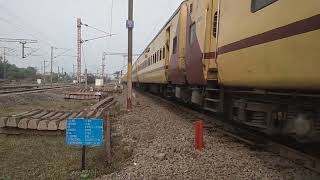 3 hours late running Bilaspur bound intercity express Skipping Maandhar flat at 💯 kmph