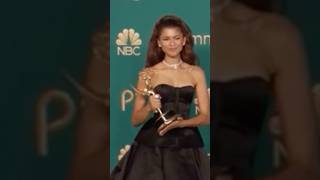 Zendaya steals a fans pen 😅