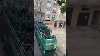 El Ferrol celebra solo el ascenso, en autobús descapotable