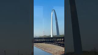 Gateway arch in St. Louis, Missouri