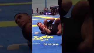 Aprenda a finalizar nas costas quando o adversário fecha o queixo peito. ". @manualdojiujitsu