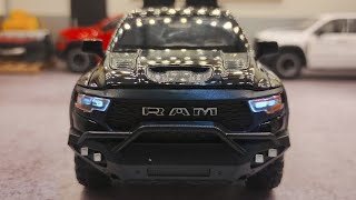 R$ 159,00Miniatura Dodge RAM 1000 TRX Mammoth-Off-Road 1/32 com Luz e Som - Potência e Realismo Off-