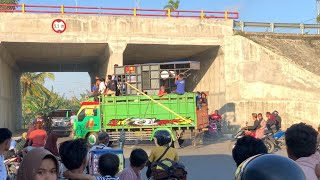 NYONGKOL IRING PENGANTIN TRADISI SASAK LOMBOK