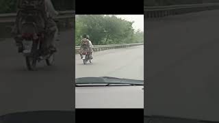 Islamabad Policewoman travelling in disrespecting manner #Islamabad Police@ICT_Police#trend#viral