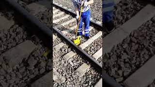 Hydraulic rail lifting and lining tools