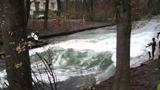 Surfovanje u decembru u Minhenu 2 "River surfing  in Munich, Germany"