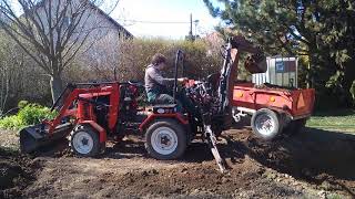 Traktor domácí výroby základy skleníku Homemade tractor backhoe digging DIY