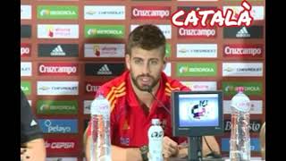 🇪🇸 - Gerard Piqué hablando 3 idiomas ( y tratando de hablar otros  2)