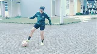 Gila.!freestyle juggling bola!wanita ini punya skill tinggi