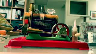 Mamod SE-2 Live Steam Engine (slow motion)