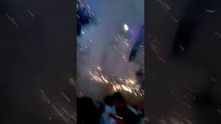 Show pirotecnico em ambiente fechado.....similar ao que ocorreu na boate Kiss....qual o resultado?