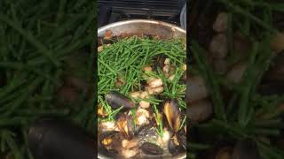 Linguine with mussels, prawns and samphire